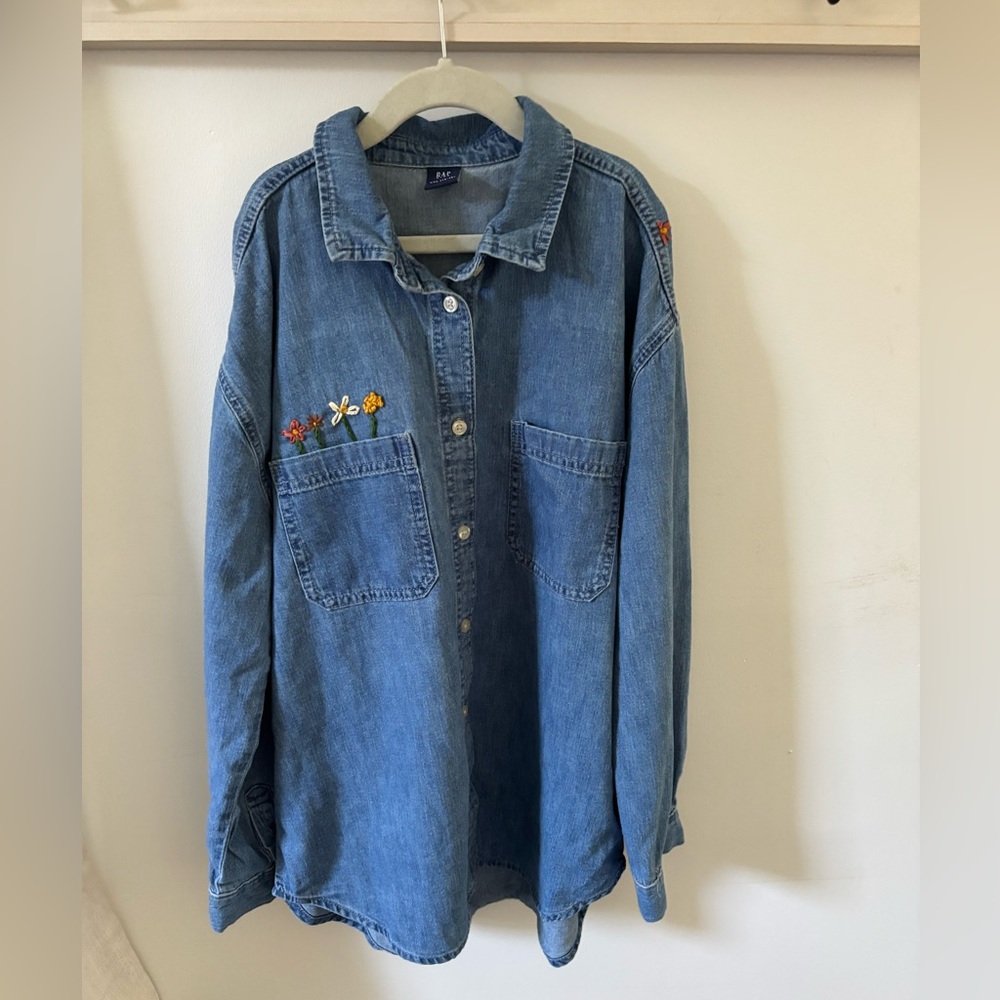 Hand Embroidered Flowers Gap kids denim shirt $22 size 14-16